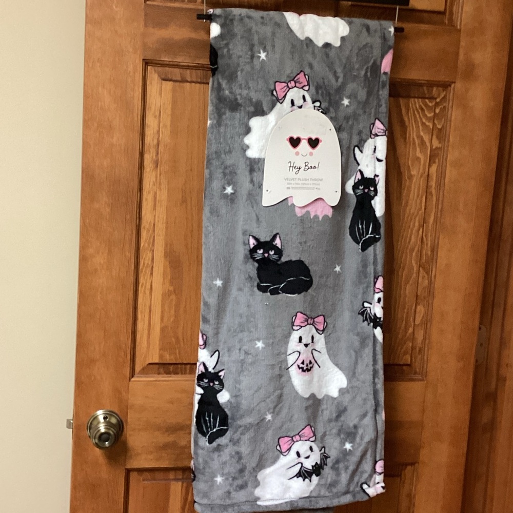 NWT Ghost & Cat Halloween Plush Blanket 👻🐈‍⬛